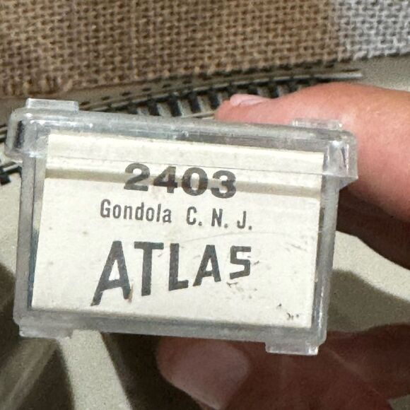 Atlas N Scale Train, Black Gondola Car 2403 - Picture 3 of 3
